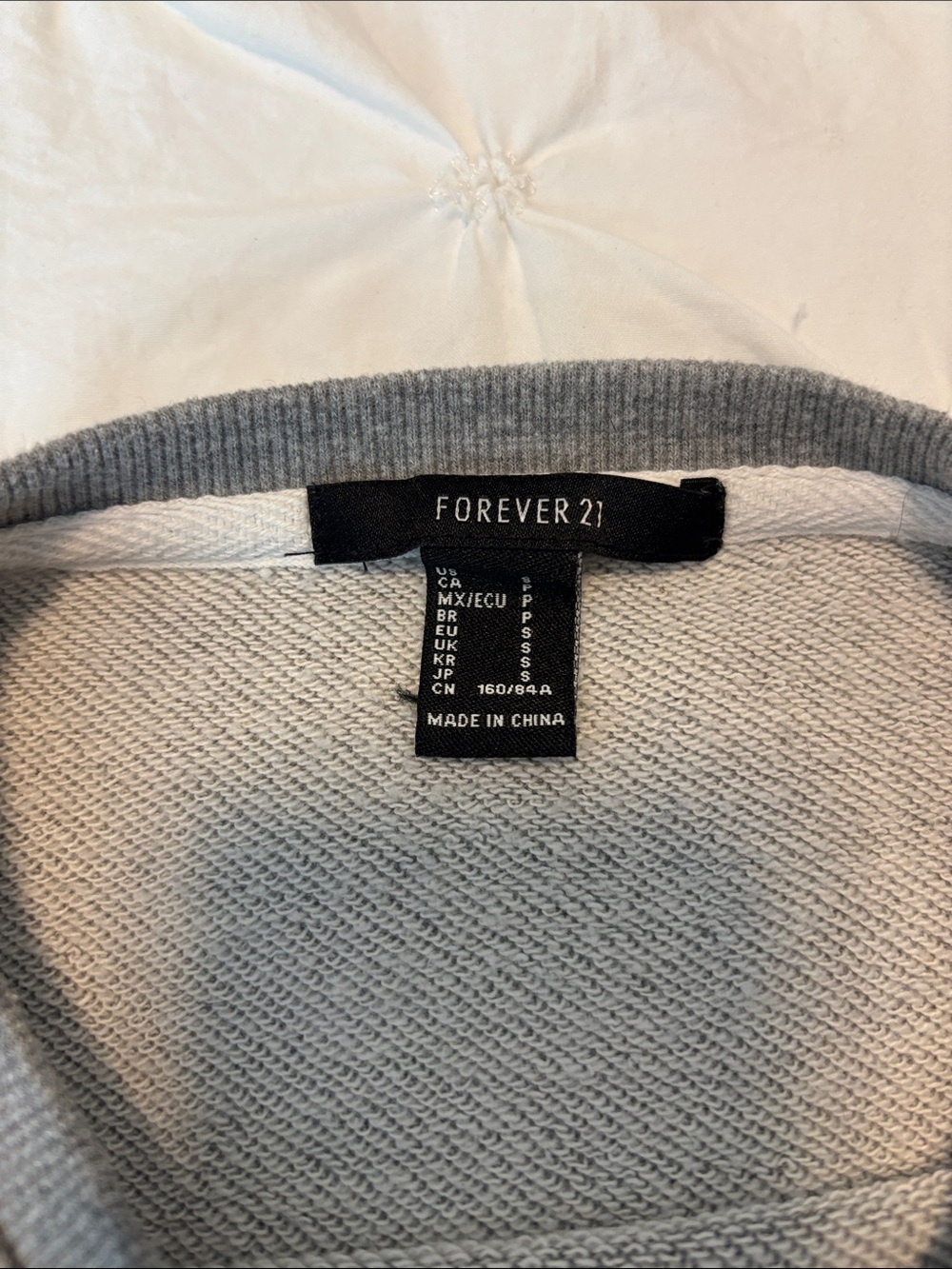 Raw-Hem Cropped Crewneck Sweatshirt - Gray - Picture 2 of 7